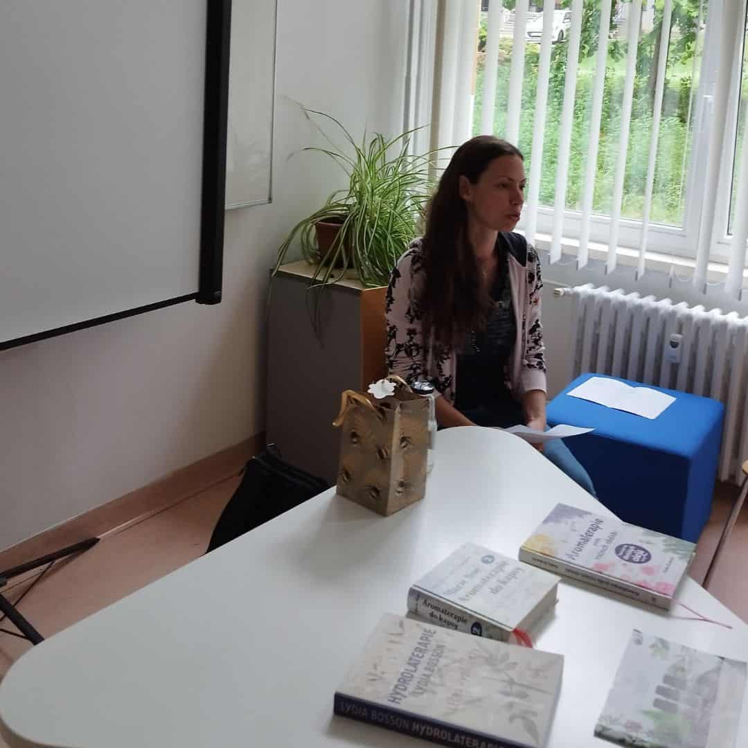 Na kus řeči do knihovny aromaterapie